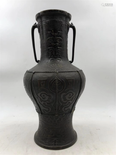 A CHINESE TAOTIE PATTERN BRONZE VASE WITH DOUBLE