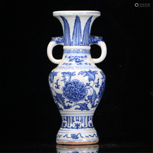 A CHINESE BLUE&WHITE PORCELAIN VASE WITH DOUBLE HA…