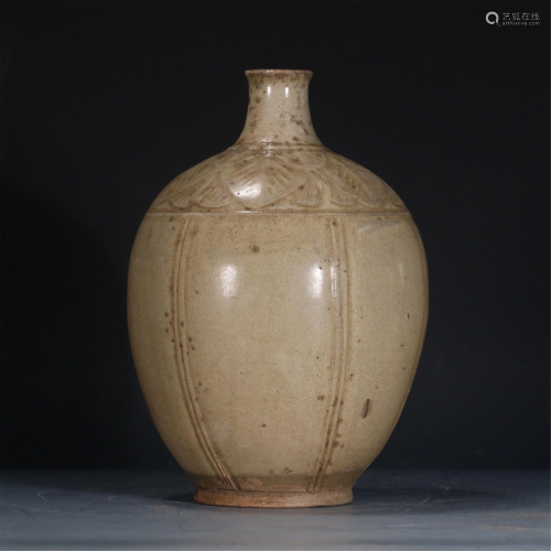 A CHINESE INCISED PORCELAIN VASE