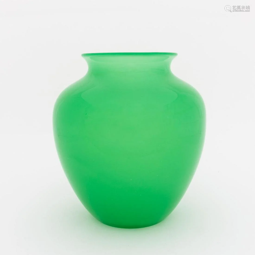 CARDER STEUBEN JADE ART GLASS GLOBULAR VASE