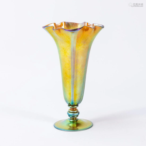 CARDER STEUBEN AURENE GOLD RUFFLED VASE