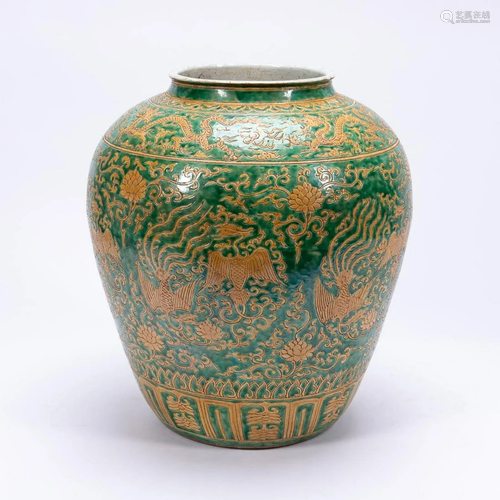 CHINESE LARGE GREEN & YELLOW PORCELAIN JAR