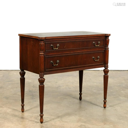 SHERATON STYLE SMALL MAHOGANY CHEST OF DRAWERS