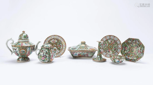 8PC CHINESE ROSE MEDALLION PORCELAIN GROUPING