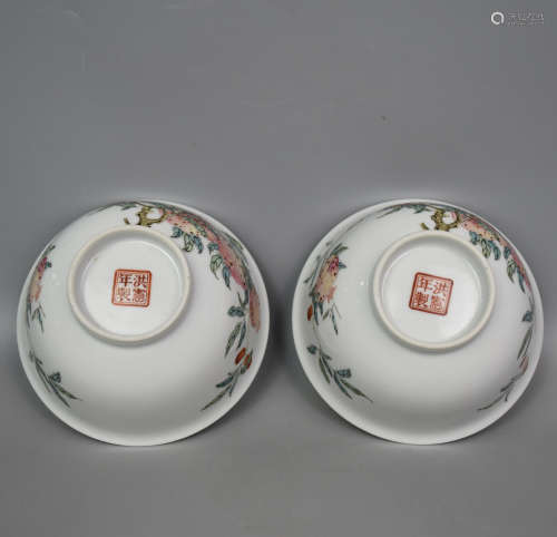A PAIR OF CHINESE FAMILLE ROSE PEACHES BOWLS
