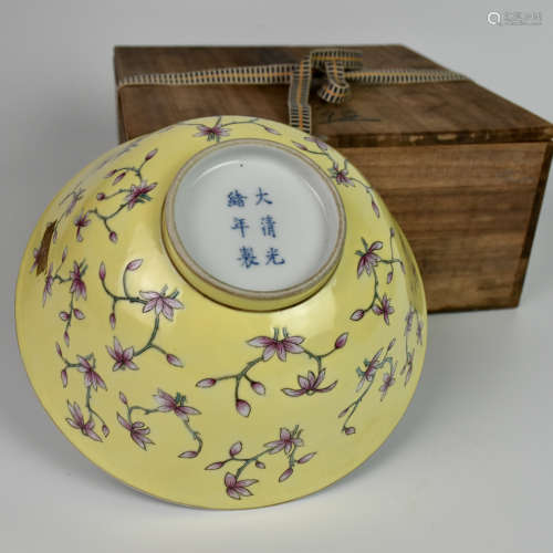 A CHINESE  YELLOW-GLAZED FAMILLE ROSE FLORAL BOWL