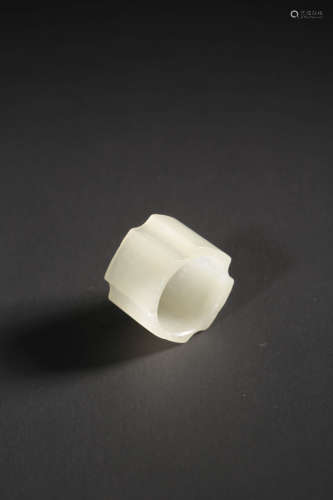 A HETIAN WHITE JADE THUMB RING