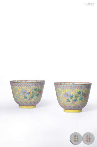 A PAIR OF YELLOW-GROUND FAMILLE ROSE FLORAL CUPS
