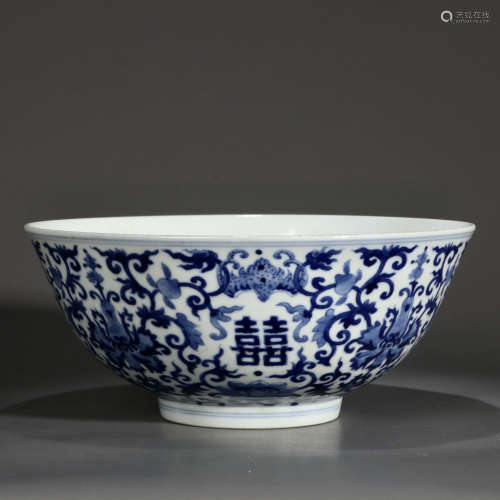 A BLUE AND WHITE INTERLOCKING FLOWERS MARRIAGE BOWL