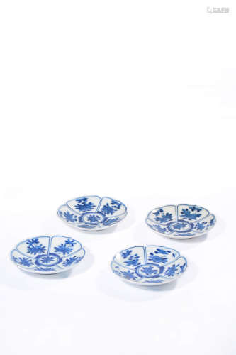 A SET OF BLUE AND WHITE FLORAL TEACUPS
