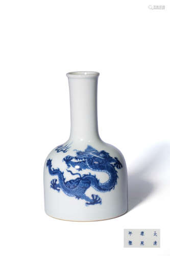 A BLUE AND WHITE DRAGON MALLET-FORM VASE