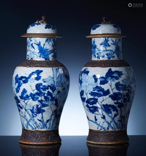 Qingganlong blue and white flower pattern pair of