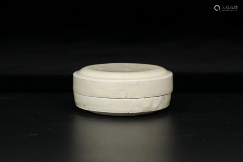 White glaze cover box of Gongxian kiln in Tang Dynasty