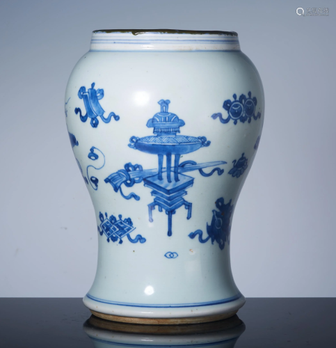 Qing Kangxi blue-and-white antique flower clusters