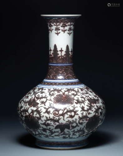 Qingganlong underglaze red twig-binding pattern bottle