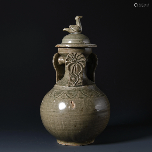 Carving flowers and holding pots in Yue Kiln in Song