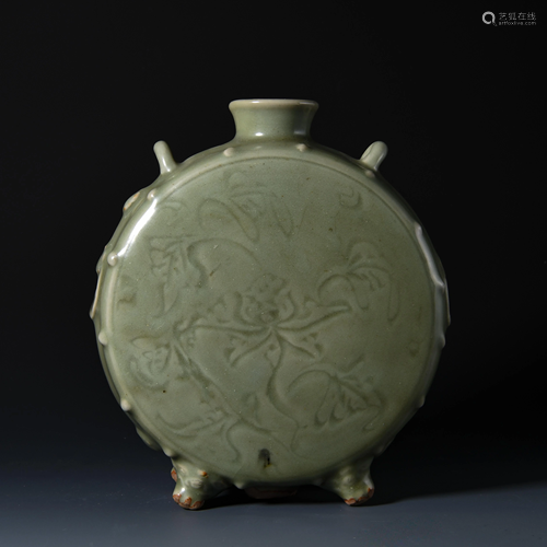 Ming dynasty Longquan kiln flower pattern wearing pot