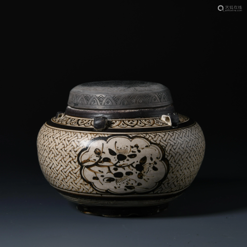 Flower pattern jar cover of Jizhou kiln in Song Dynasty