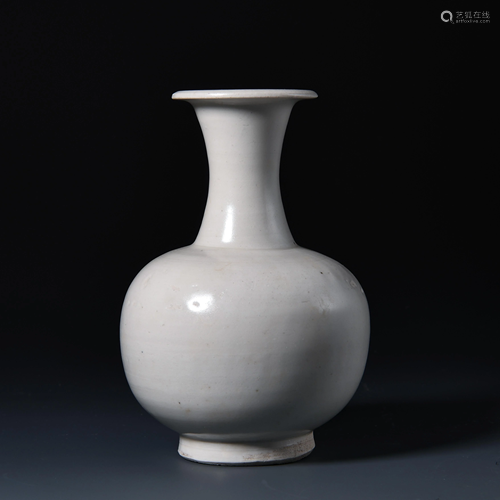 Song Dynasty Ding Kiln Moon White Glazed Jade Pot