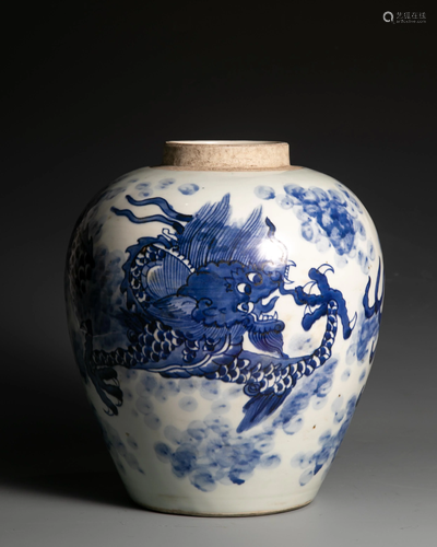 Qing Shunzhi blue and white dragon jar