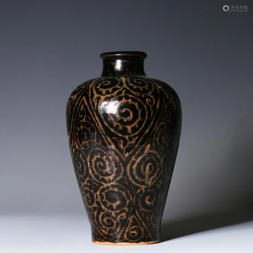 The dazzling plum vase of Jizhou kiln in Song Dynasty