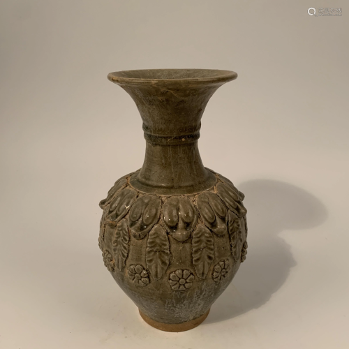 Chinese Yue Kiln Flower Vase