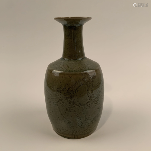 Chinese Yue Kiln Dragon Vase