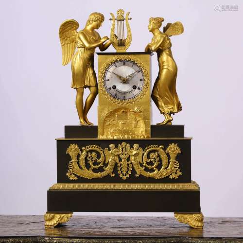 A Gilding Bronze Western Figural Sitting Clock