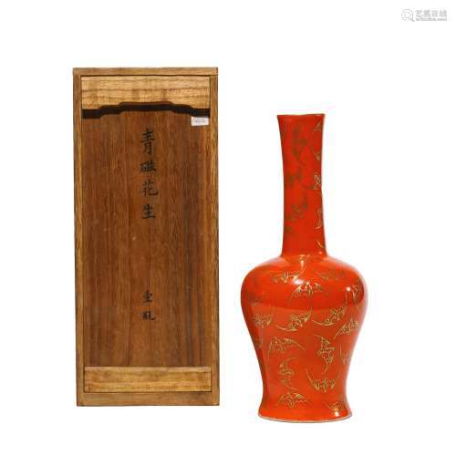 A Coral-Red-Glaze And Gilt-Decorated Mallet-Form Vase