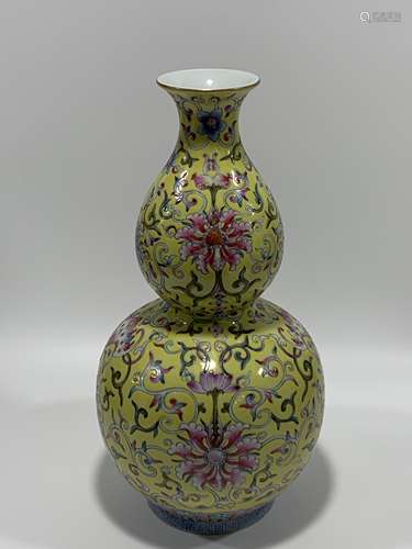 Qing Dynasty Yongzheng Period Made Mark, Yellow Glaze Famill...