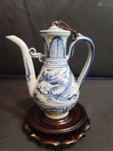 Ming Dynasty Blue and White Dragon Pattern Porcelain Pot