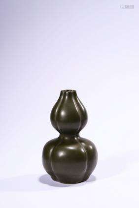A Double Gourd Shpaed  Tea Dust Glazed Vase, Late Qing Dynas...