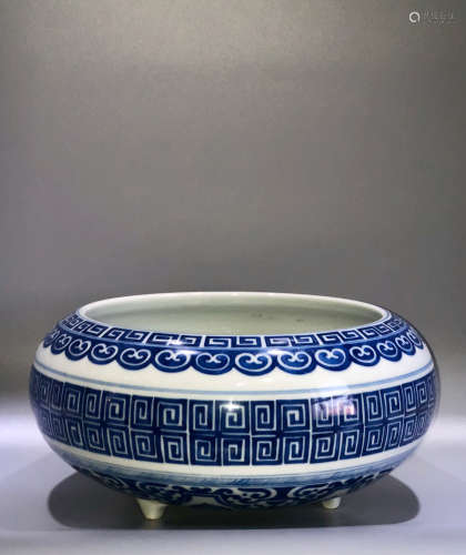 A Blue and White Tripod Brush Washer Late Qing Dynasty