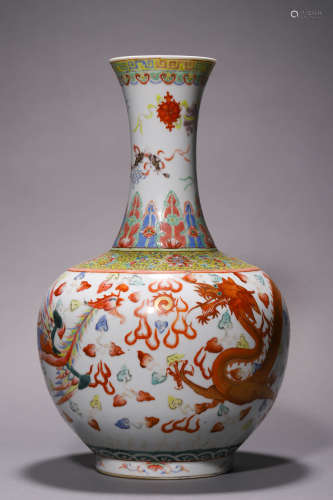 A Famille Rose Dragon and Phenix Vase, Guangxu Mark, Late Qi...