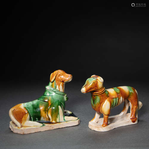 A PAIR OF CHINESE TANG TRI-COLORED DOGS