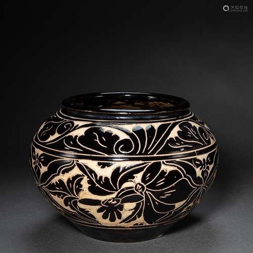 CHINESE CIZHOU WARE FLOWER POT WITH CARVED DESIGN, SONG DYNA...