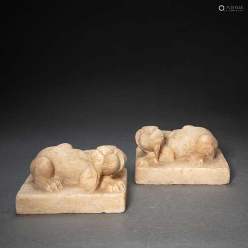 A PAIR OF CHINESE WHITE MARBLE STONE PAPERWEIGHT, HAN DYNAST...