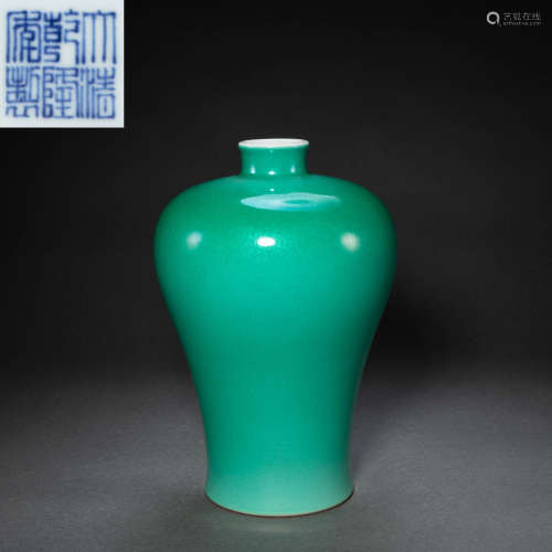 CHINESE GREEN GLAZED PORCELAIN, QING DYNASTY