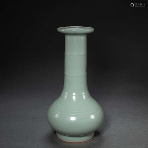 CHINESE LONGQUAN WARE GUANYIN BOTTLE, SONG DYNASTY