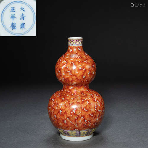 CHINESE FAMILLE ROSE PORCELAIN GOURD VASE, QING DYNASTY