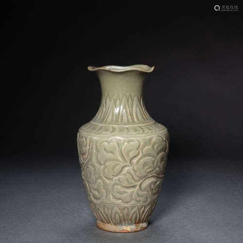 CHINESE YAOZHOU WARE LOTUS LEAF MOUTH BOTTLE, SONG DYNASTY