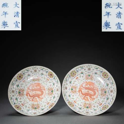 A PAIR OF COLORFUL CHINESE PORCELAIN PLATES, QING DYNASTY