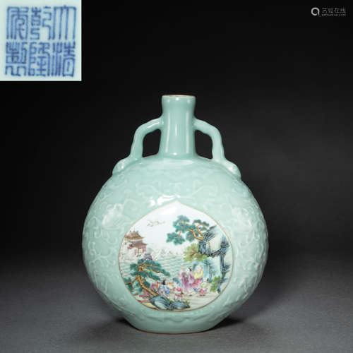 COLORFUL CHINESE PORCELAIN BOTTLE, QING DYNASTY