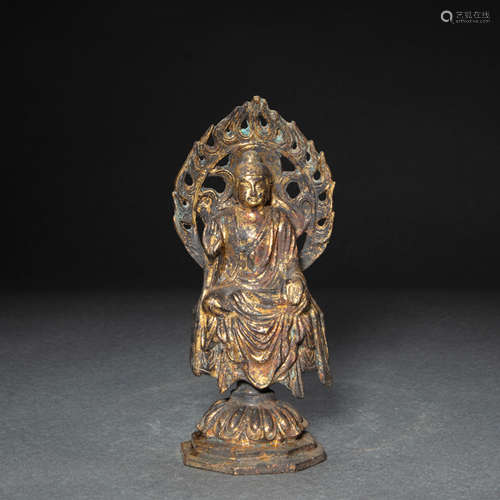 CHINESE GILT BRONZE BUDDHA, TANG DYNASTY