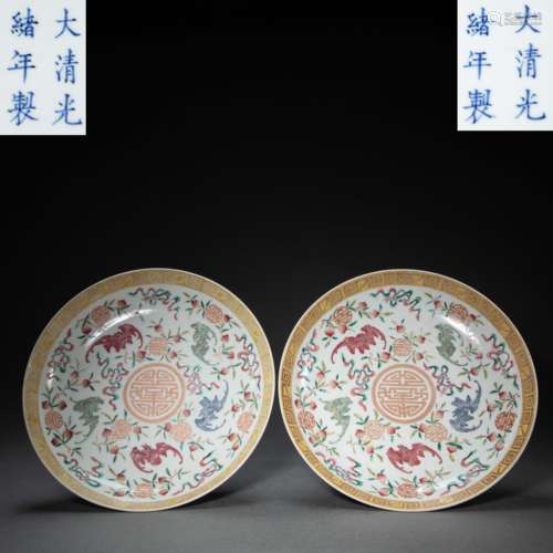 A PAIR OF COLORFUL CHINESE PORCELAIN PLATES, QING DYNASTY