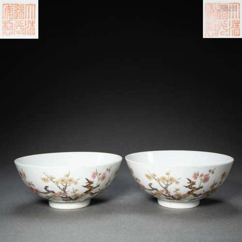 A PAIR OF COLORFUL CHINESE PORCELAIN BOWLS, QING DYNASTY