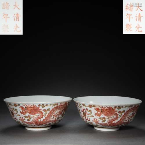 A PAIR OF COLORFUL CHINESE PORCELAIN BOWLS, QING DYNASTY