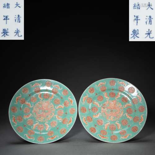 A PAIR OF CHINESE TURQUOISE GREEN GLAZED PLATE, QING DYNASTY