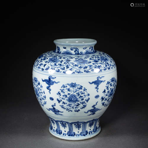 CHINESE BLUE AND WHITE PORCELAIN GROUP POT, MING DYNASTY