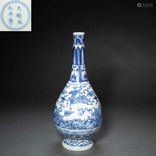 CHINESE BLUE AND WHITE PORCELAIN LONG NECK FLASK WITH DRAGON...